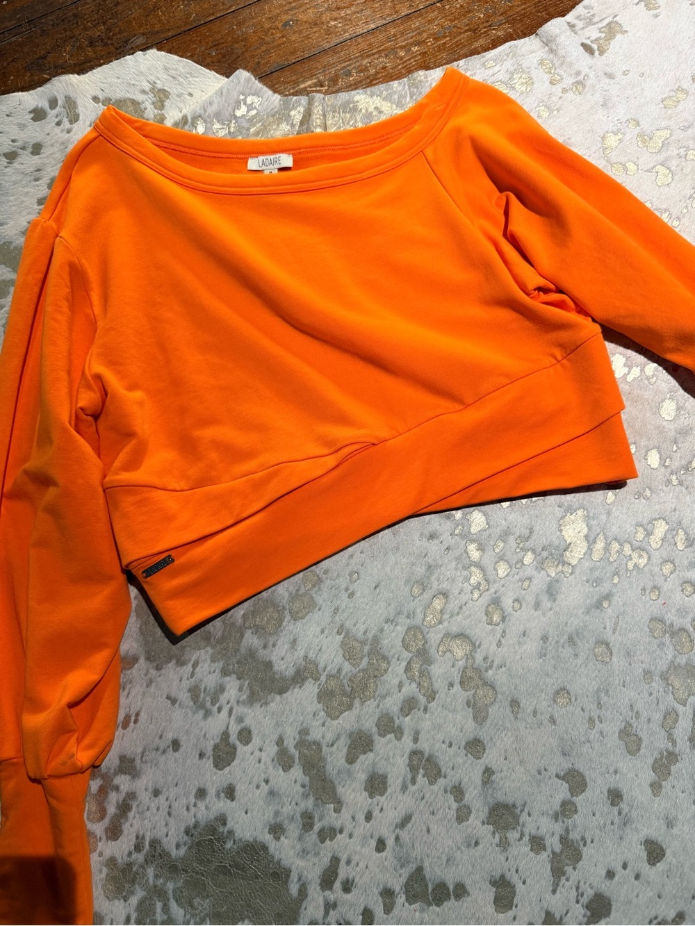 NWT LADAIRE LIZZY CROPPED CROSSOVER BOTTOM SWEATSHIRT, MEDIUM, ORANGE